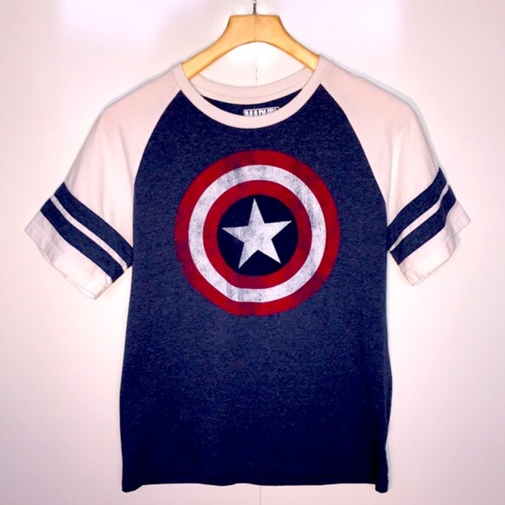 MARVEL Captain America Logo Varsity Football Tee Distressed Size Medium